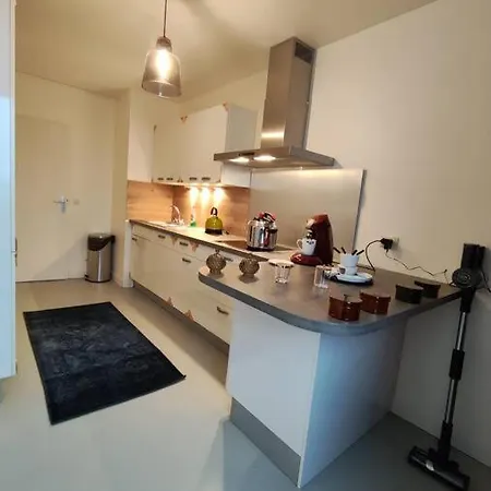 Retro Romance In مُلووز