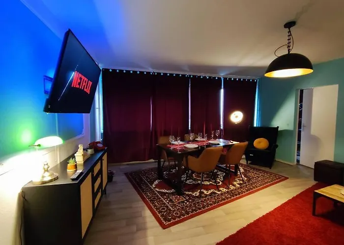 Retro Romance In مُلووز